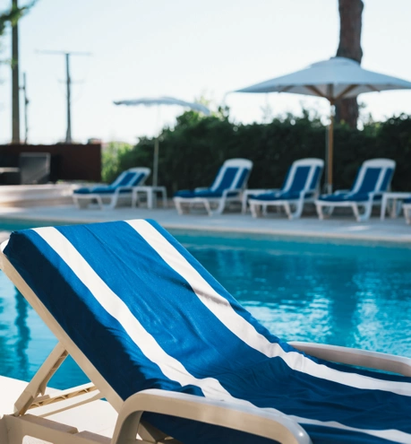 La piscine - Auberge du Rédier